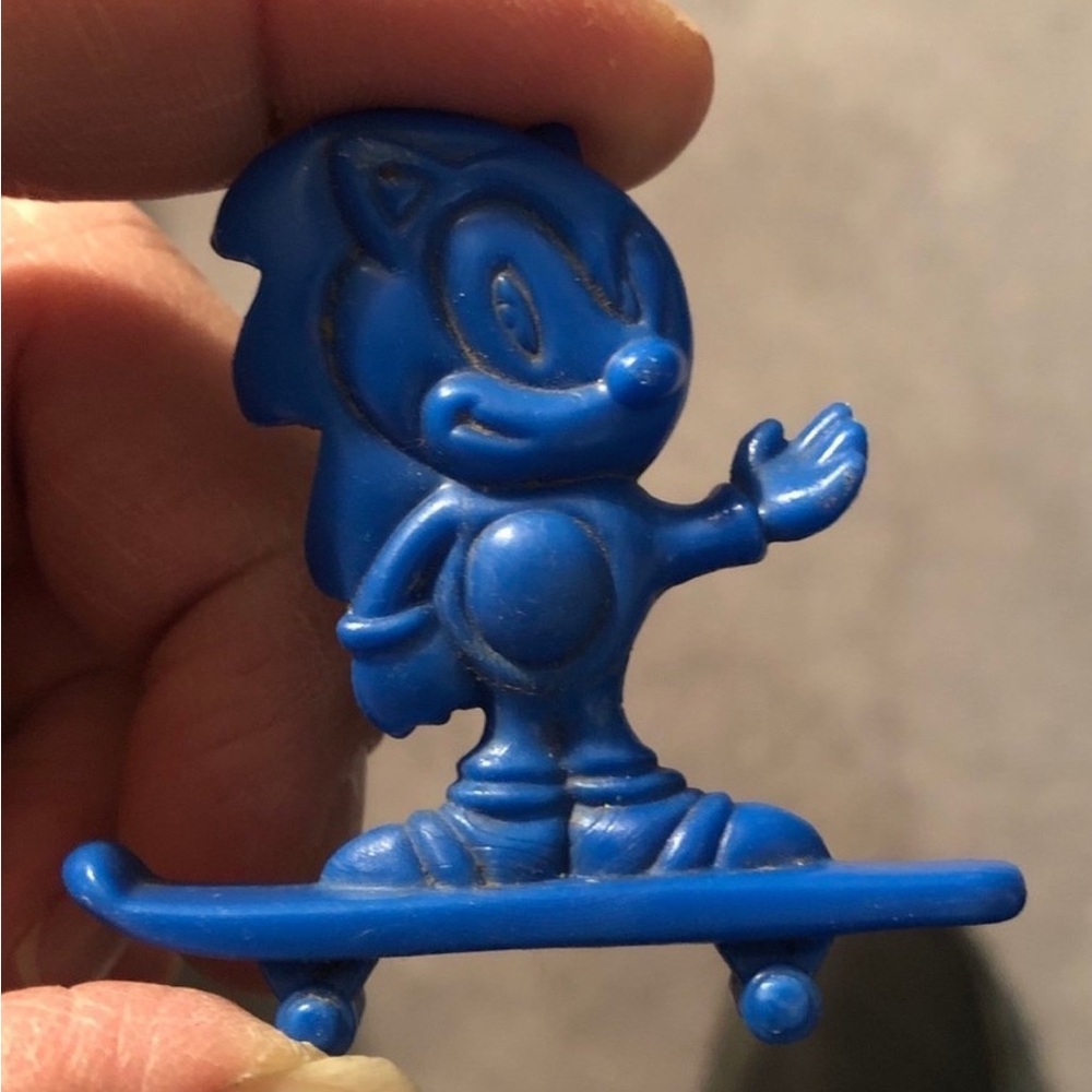 Sonic The Hedgehog Skateboard Cookie Crisp Cereal Prize Figure 1993. Blue